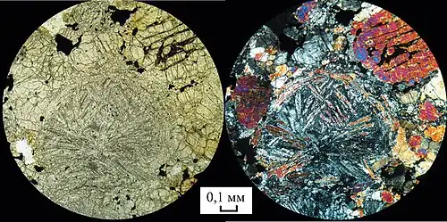The meteorite under microscopic view (scale: 0.1&nbsp;mm (1⁄250&nbsp;in))