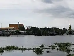 Tha Chalom and Wat Laem Suwannaram as seen from Mahachai