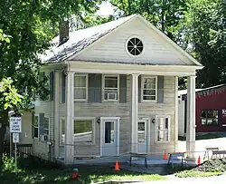 120 Main Street was built c.1835 in the Greek Revival style[3]