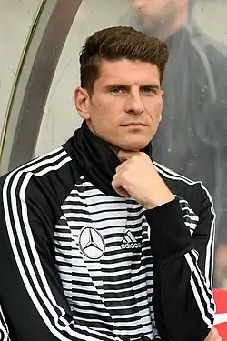 Gómez on the bench