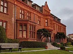 Building in the Tudor style