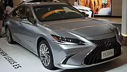 ES 300h (AXZH11; first facelift)