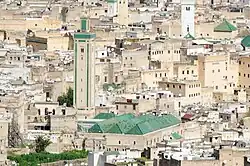 R'cif Mosque seen from the south (the white minaret in the upper right is that of the Qarawiyyin Mosque)