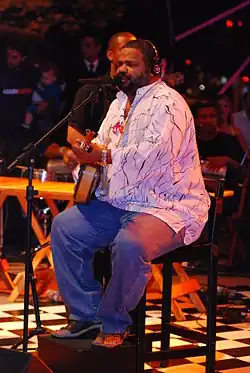 Arlindo Cruz performing in 2008