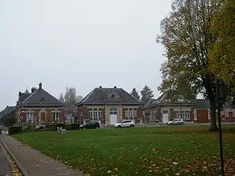 The town hall and school in Arvillers