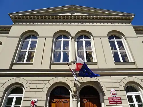 The avant-corps and its pediment