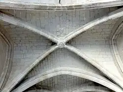 Entrance vaulted ceiling