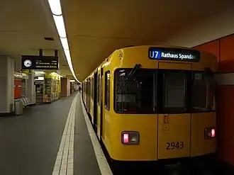 A train at Rudow, the eastern terminus of the U7