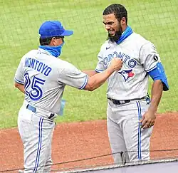 Teoscar Hernández and Blue Jays manager Charlie Montoyo in 2020.