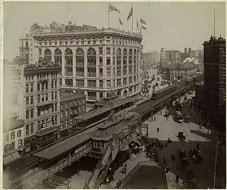 The Herald Square Saks & Co. store in 1903, behind the 33rd Street station
