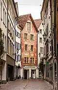 Könz has worked on restorations of the facade of the Zschaler house (Obere Gasse 31) in Chur.[1]