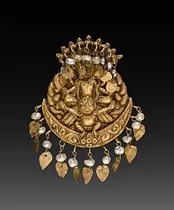 Earring with four-armed Vishnu riding Garuda with Nagas (serpent divinities); c. 1600; repousse gold with pearls; overall: 3.6&nbsp;cm; from Nepal; Cleveland Museum of Art