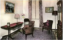 Formal sitting room with table