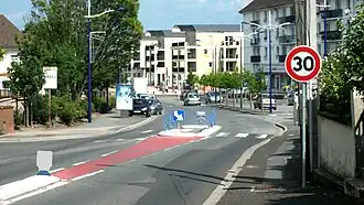 A street with a 30&nbsp;km/h speed limit in Bellerive-sur-Allier.