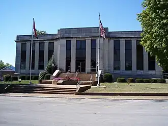 DeKalb County Courthouse in Smithville