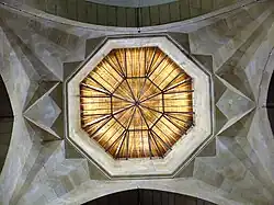 Light well (covered by a lantern) in the middle of the mosque