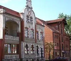 Historic architecture: a townhouse and a former granary