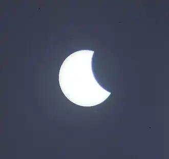 Photograph of the eclipse projected with binoculars in Puebla, Mexico