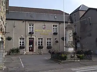 The town hall in Écrouves
