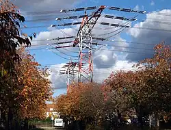 Horizontal lines and strain insulators used in pairs on each wire