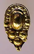 Etruria, goldsmiths from the Hellenistic period, c. 310-100 BC, oval shield earrings with a cluster hanging in rows of globes 02