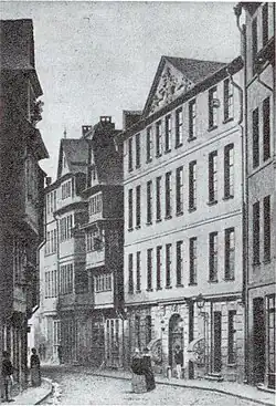 A large mansion in a city street