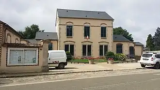 The town hall in Gouillons