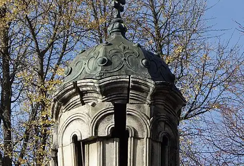 Romanian Revival palmette on the dome of the Vlahuți-Slătineanu Grave in the Bellu Cemetery, Bucharest, by Grigore Cerkez, 1913