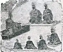 Scholars depicted on Han dynasty pictorial brick, discovered in Chengdu. Scholars wore hats called Jinxian Guan (进贤冠) to denominate educational status.[後漢書 6]