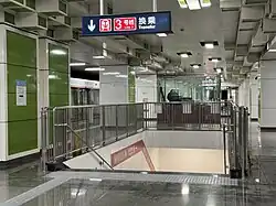 Transfer interface on the platform of Line 14