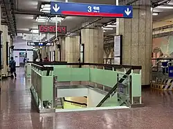 Interchange interface on Line 2's platform