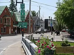 Route 202 is concurrent with Route des Vins in Bedford.