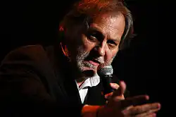 Debout performing in 2009