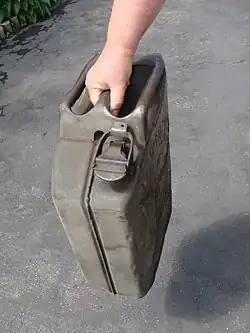 One hand on the middle handle on top of the can