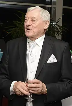 Agustin Bubník command players