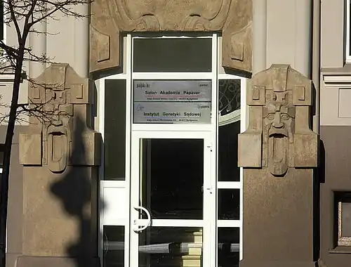 Grandiose front gate