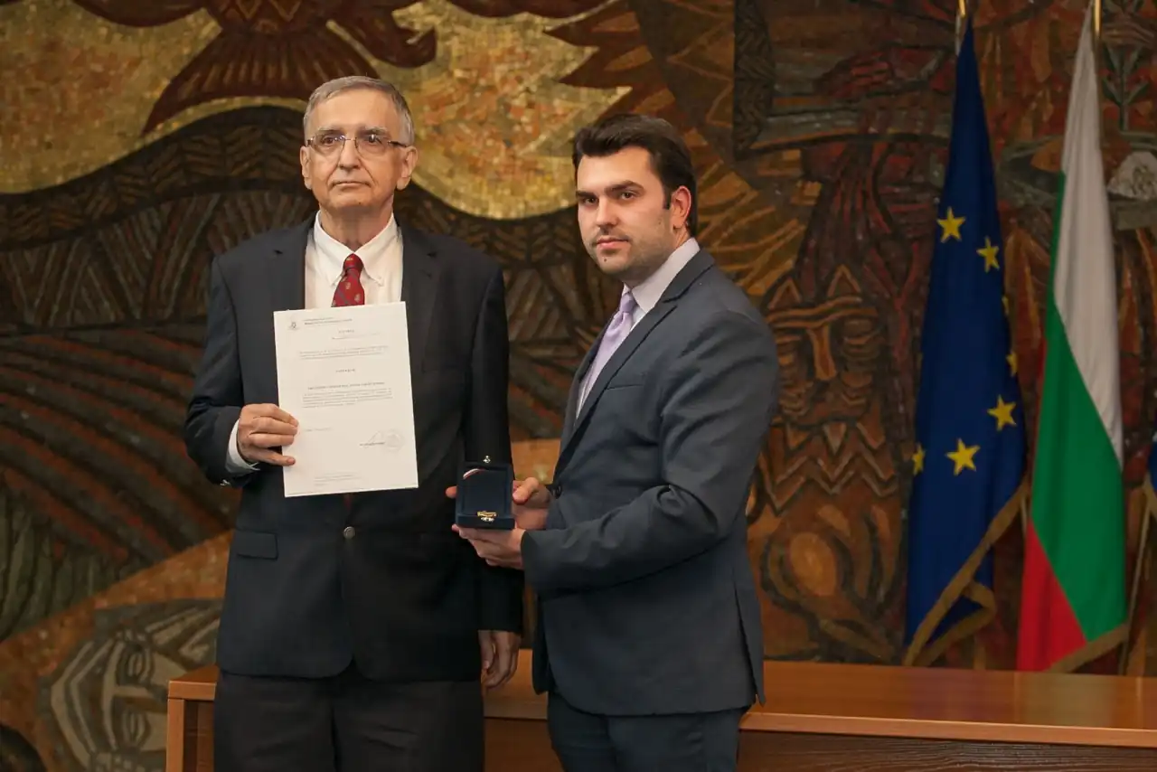 Larry Koroloff presented with the Golden Laurel Branch 2.jpg