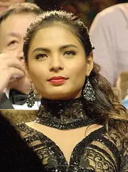 An image of Lovi Poe.