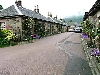 Looking west. Avonlea and Ivy Bank, Rose Cottage and The Sheiling and Laurel Cottage and Ravenslea