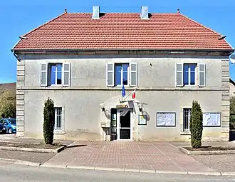 The town hall in Vaire