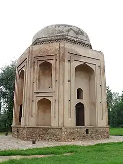 A tomb Maqbara-E-Paik (messenger's mausoleum) 2.5 kilometres away in the vicinity of Shalimar Bagh.