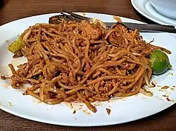 A plate of Malaysian mee mamak with an assortment of toppings