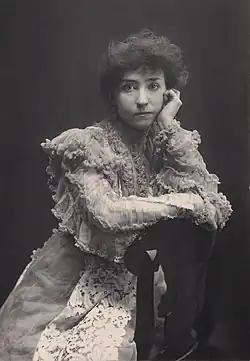 Image 161Actress Minnie Maddern Fiske in Love Finds the Way (photo by Zaida Ben-Yusuf, restored by Adam Cuerden) (from Portal:Theatre/Additional featured pictures)