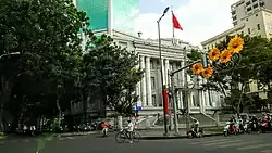 Nga_tu_Le_duan_va_Ton_Duc_thang,_phuong_Bến_Nghé,_Quận_1,_TPHCM,_Việt_Nam_-_panoramio