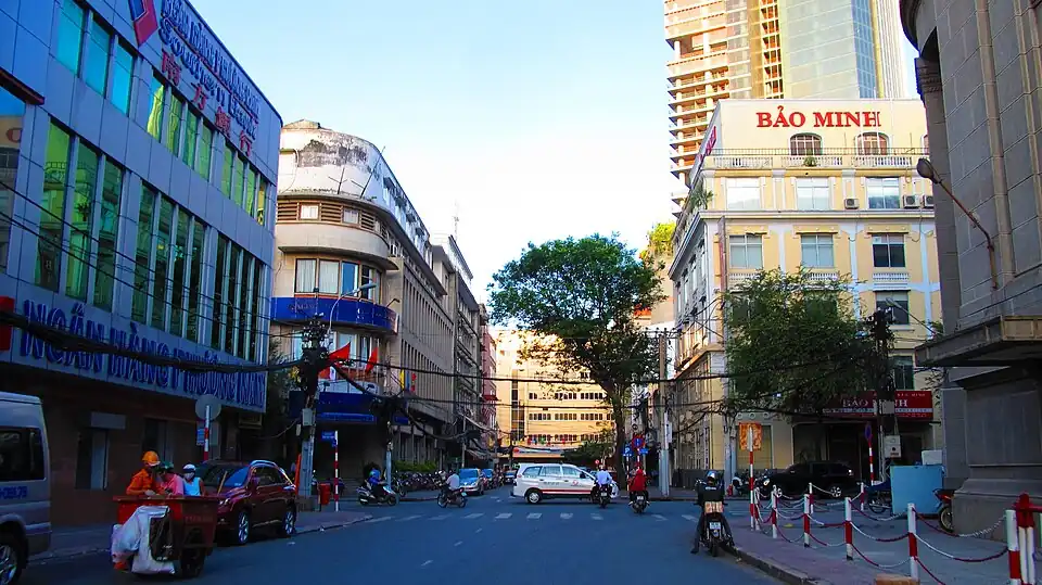 HUB main campus on the corner of Tôn Thất Đạm – Nguyễn Công Trứ
