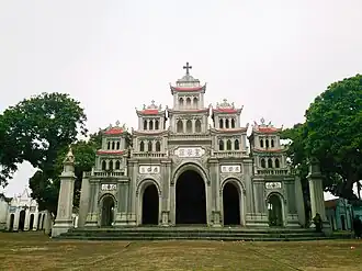 View at the main door of Vĩnh Trị Church.