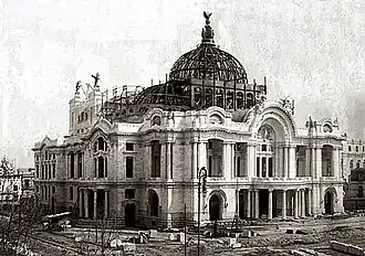 Palacio de Bellas Artes in 1915, under construction[34]