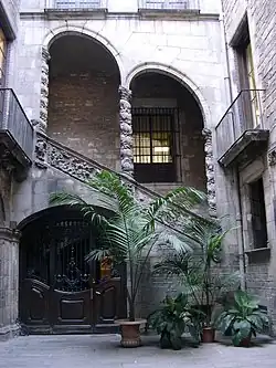 Ramping arches at Palau Dalmases&nbsp;[ca] in Barcelona