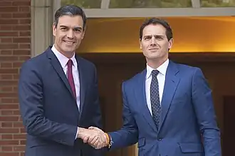 Pedro Sánchez and Albert Rivera shaking hands in Moncloa palace