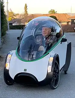 A fully-enclosed velomobile with a bubble fairing